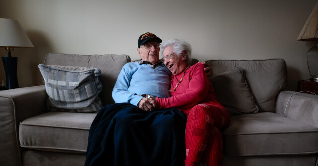 Trump firma el proyecto de ley para ayudar a prevenir las ejecuciones hipotecarias de los veteranos de Estados Unidos