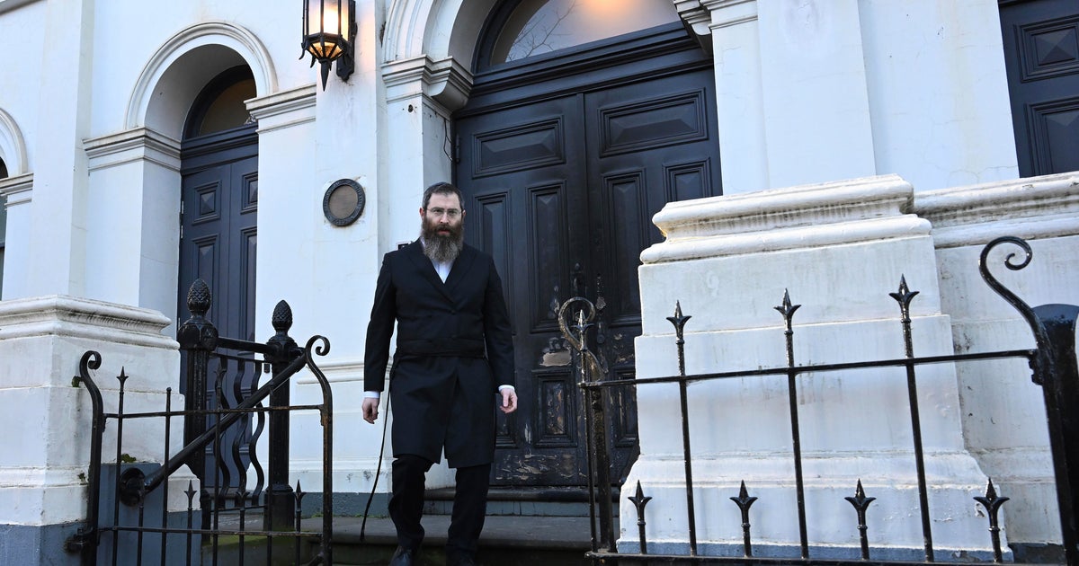 El incendiario prende fuego a la sinagoga australiana con fieles en el interior; No se reportaron lesiones