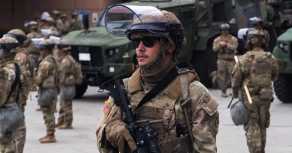 Cientos de fuerzas de la Guardia Nacional desplegadas en Los Ángeles por Trump podrían enviarse al servicio de incendios forestales