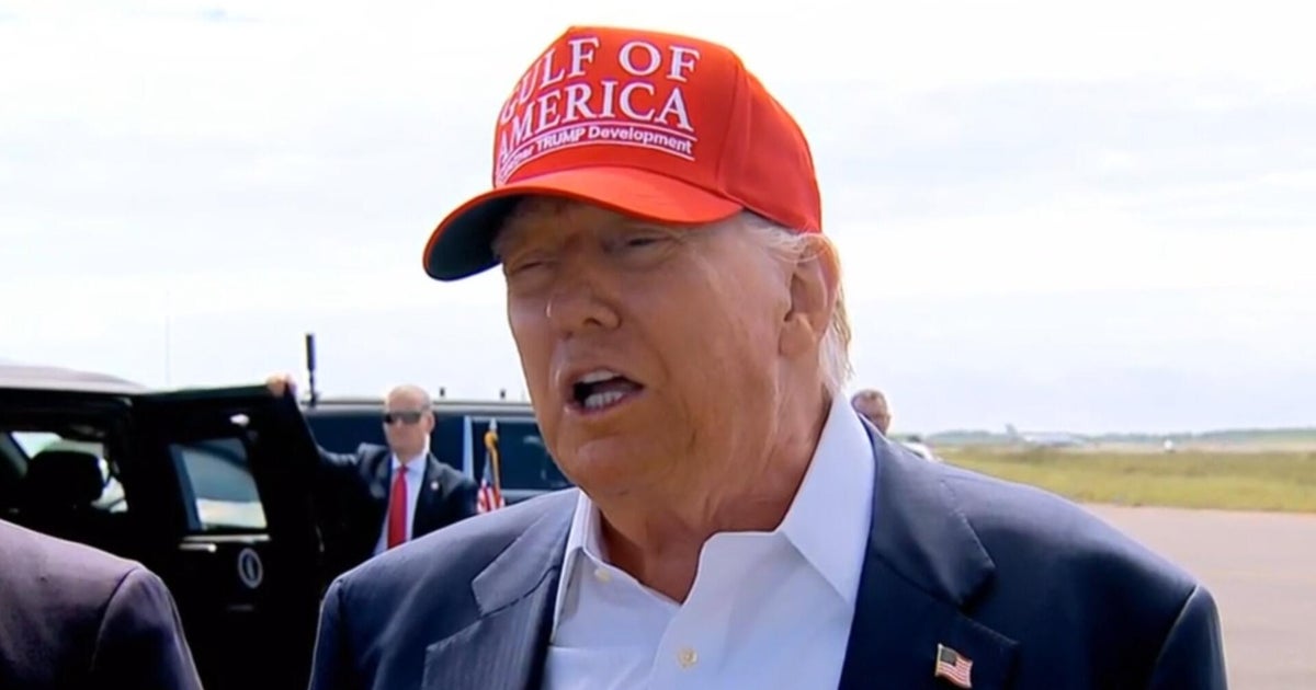 Contradas de la visita de Trump al Centro de Detención de Inmigración «Alligator Alcatraz»