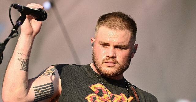 Kristi Noem critica a la estrella del country Zach Bryan por su canción anti-ICE