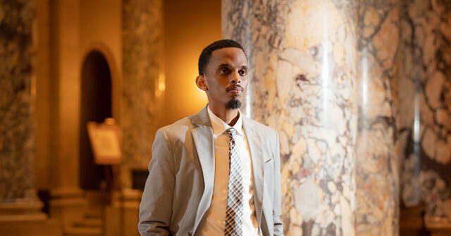 Candidato a la alcaldía de Minneapolis planea alertar a los extranjeros ilegales antes de las redadas de ICE