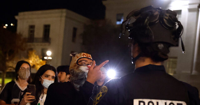 El Departamento de Justicia inicia una investigación sobre la UC Berkeley por la ‘violencia mafiosa’ de Antifa
