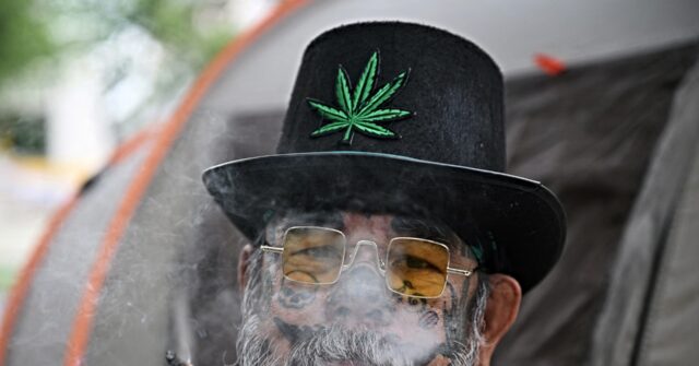 Los vómitos persistentes causados ​​por el consumo crónico de cannabis ahora son un trastorno oficial