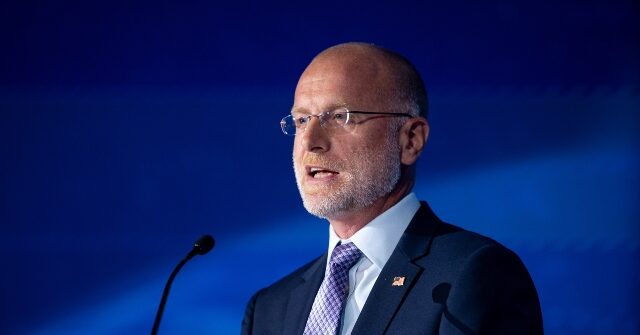 AT&T se compromete a eliminar las políticas DEI después de la presión de la FCC de Brendan Carr