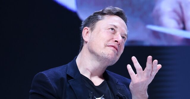 El robot Tesla Optimus de Elon Musk sufre una caída sospechosa durante una demostración