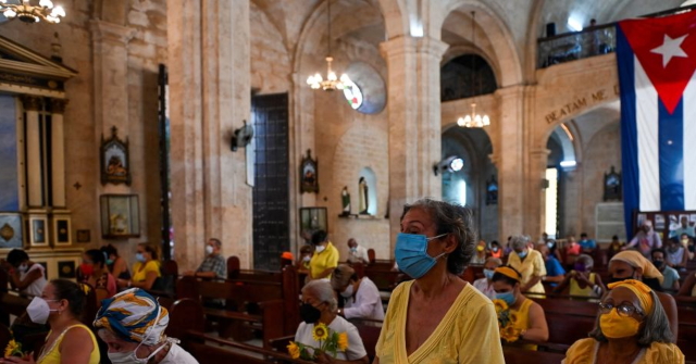 Cuba expulsa del país a un sacerdote que hizo sonar las campanas de una iglesia de La Habana durante una protesta