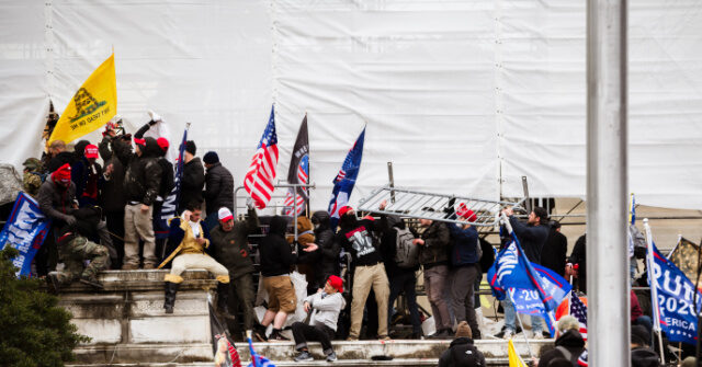 Los hermanos J6 indultados por Trump reflexionan sobre la persecución, la prisión y la fe del FBI