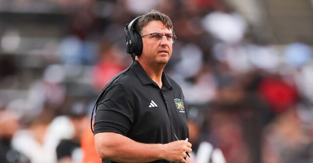 La Universidad de Ohio despide al entrenador de fútbol Brian Smith por relación con un estudiante y mala conducta con el alcohol