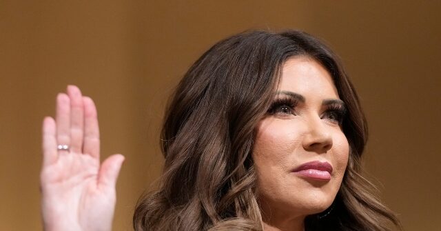 La representante demócrata Delia Ramírez inicia un proceso de juicio político contra la secretaria del DHS, Kristi Noem