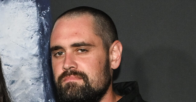 Nick Reiner, acusado de matar a puñaladas a sus padres, comparece por primera vez ante el tribunal